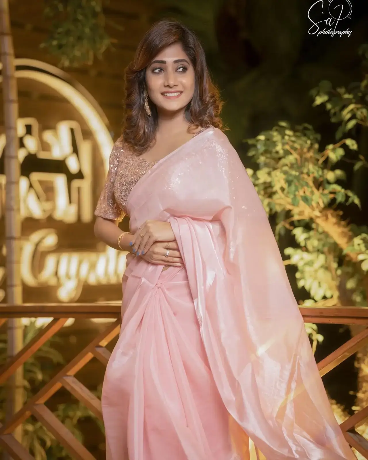 Indian Model Vasanthi Krishnan Images in Traditional Pink Saree